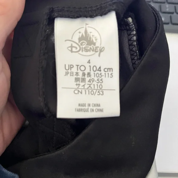 Kids Darth Vader Costume - Size 4T- Disney Store- Halloween- - Picture 8 of 8